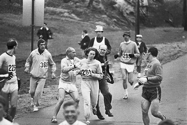 A primeira mulher a correr uma maratona foi agredida e mudou a história