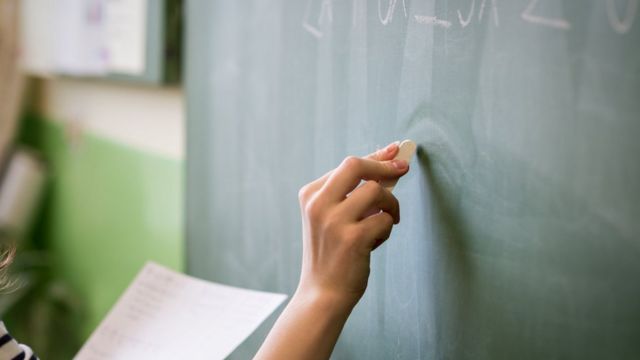 Desvio de função: sem pressão, sem dar aulas, sem corrigir provas, sem luta e com mesmo reajuste