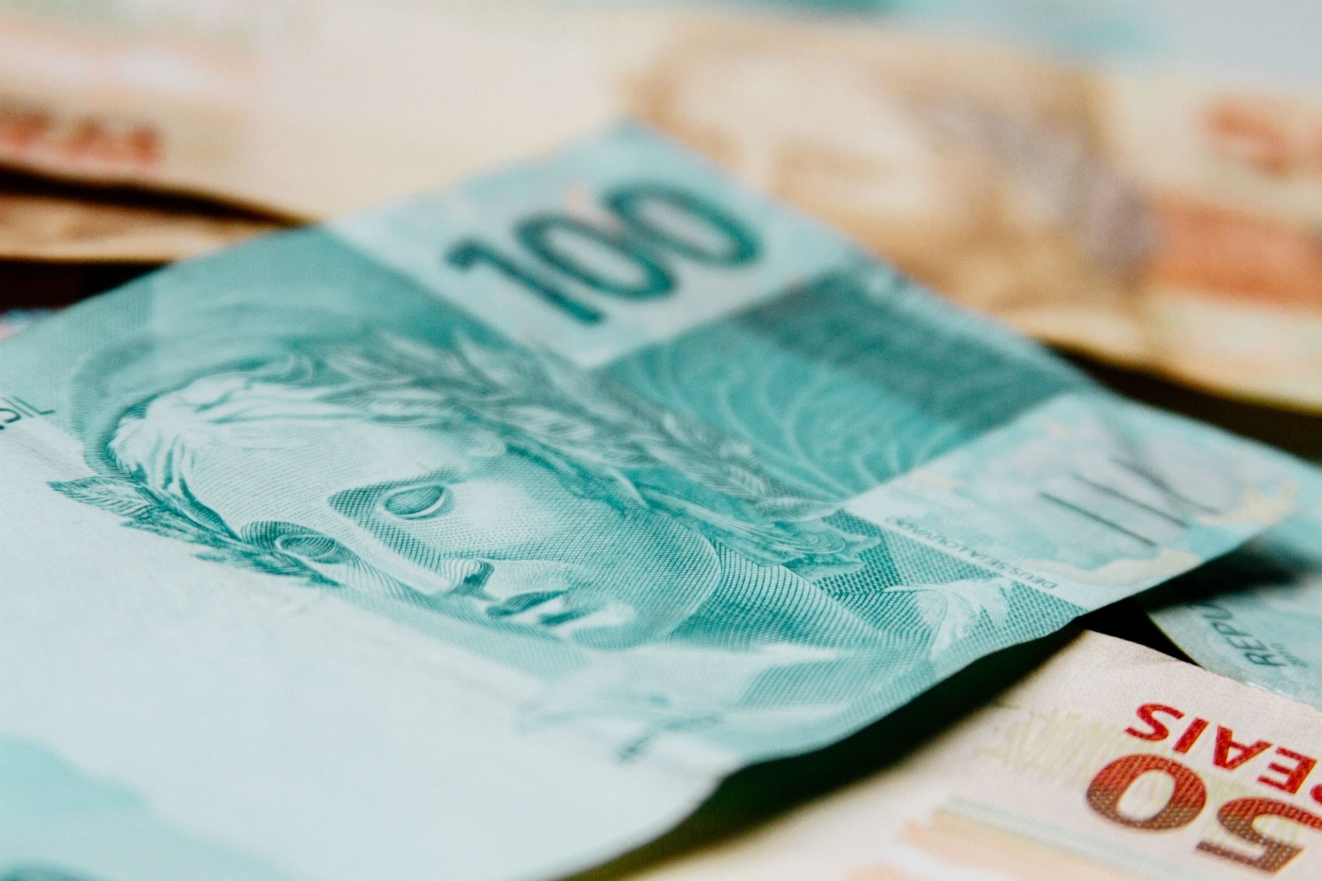 13º salário: governo iniciou pagamento de novembro sem dar nenhuma previsão do direito dos servidores