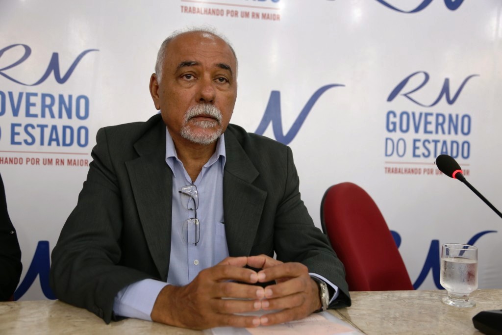 Em 2015, secretário de Educação afirmou que dos 15 mil professores apenas 8.500 estavam na sala de aula