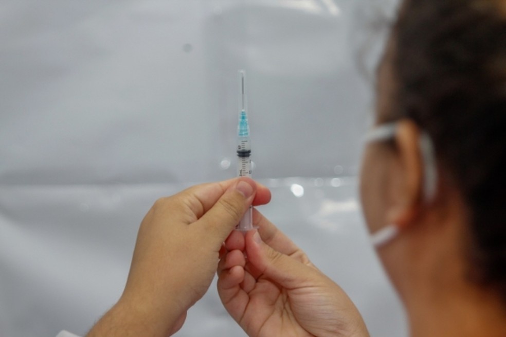 Natal vai aplicar segunda dose de Coronavac apenas com agendamento nos distritos sanitários; veja contatos