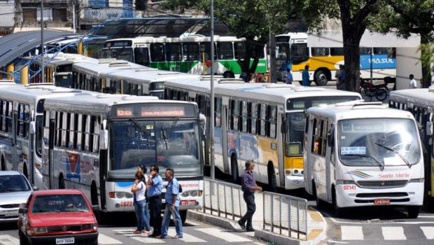 Servidor vai pegar ônibus lotado de COVID-19 no retorno ao trabalho