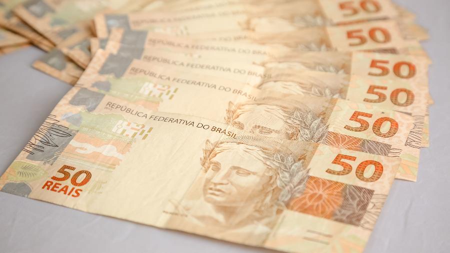 Relatório do FNDE desmente governo e FUNDEB não só dá para pagar salários como também sobra dinheiro